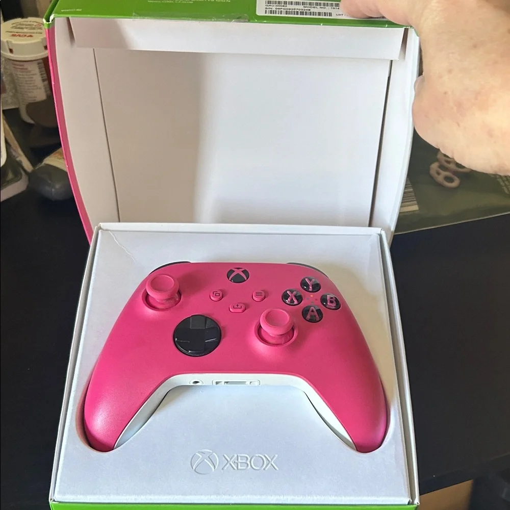 Xbox Wireless Controller - Deep Pink - Picture 2 of 5